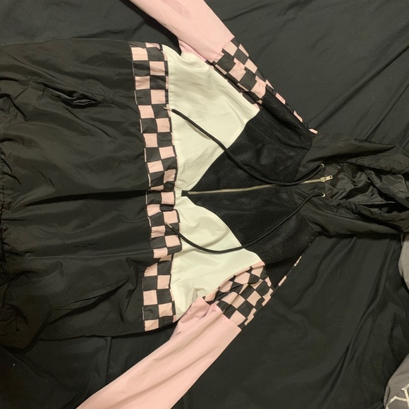 Pull-over windbreaker - Picture 2 of 4